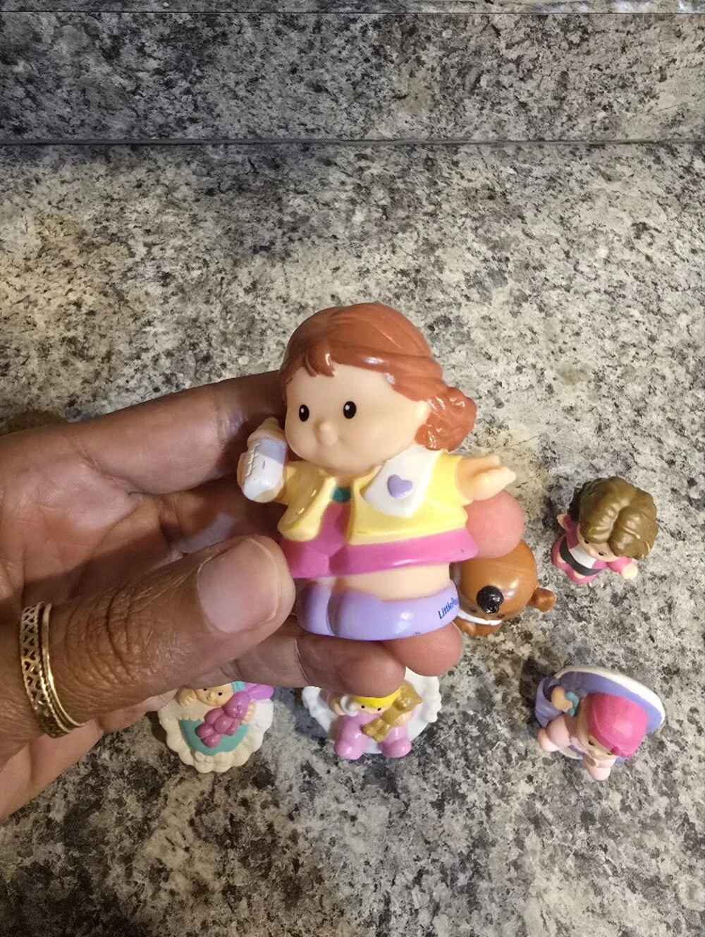 11 Fisher Price Little People Lot + Extra (Maggie/Babies/Moms/Mechanic)